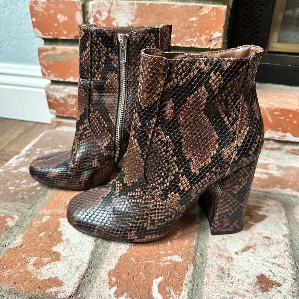 Steve Madden Trix Snake Skin Boots Women’s Size 7